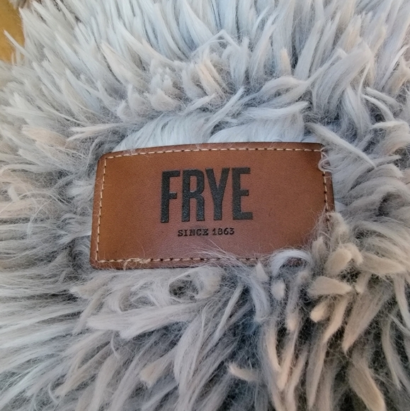 FRYE Arctic Luxe Faux Fur Throw Blanket - Picture 6 of 11